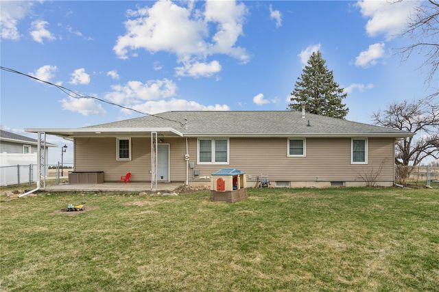 325 Division Street NW, Swisher, IA 52338