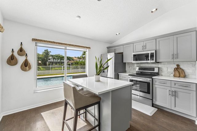 583 Canoe Point, Delray Beach, FL 33444