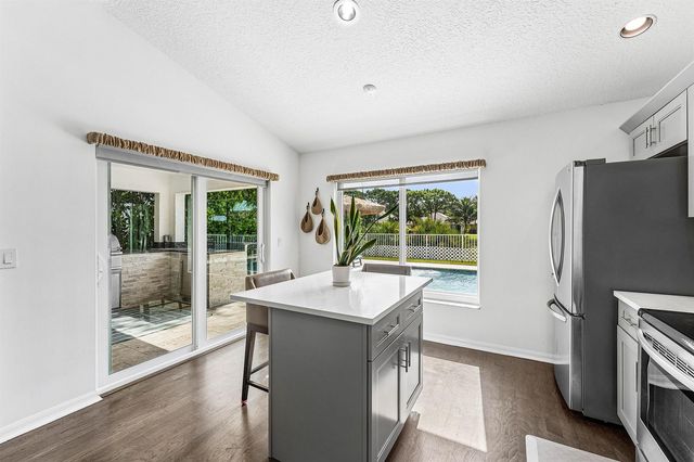 583 Canoe Point, Delray Beach, FL 33444