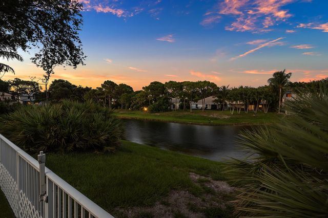 583 Canoe Point, Delray Beach, FL 33444