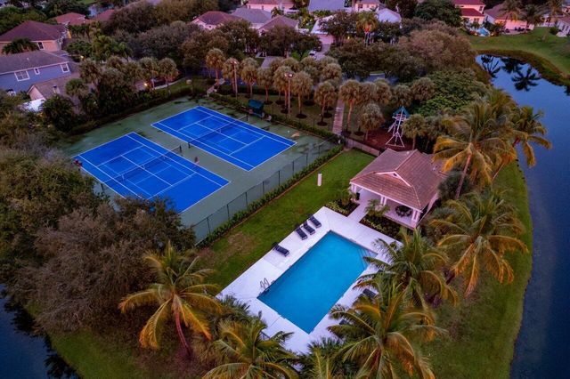 583 Canoe Point, Delray Beach, FL 33444