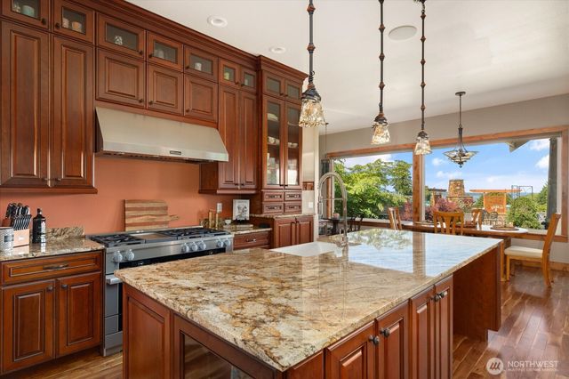 4764 Black Walnut Terrace, Clinton, WA 98236