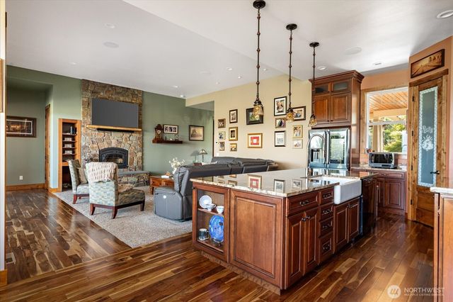 4764 Black Walnut Terrace, Clinton, WA 98236