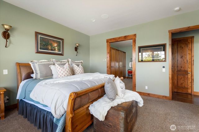 4764 Black Walnut Terrace, Clinton, WA 98236