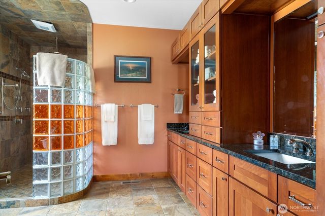 4764 Black Walnut Terrace, Clinton, WA 98236