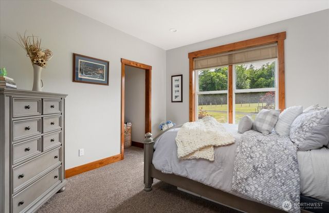 4764 Black Walnut Terrace, Clinton, WA 98236