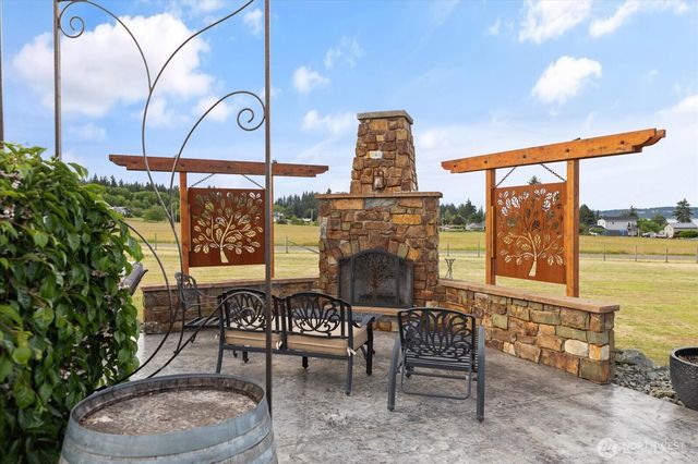 4764 Black Walnut Terrace, Clinton, WA 98236