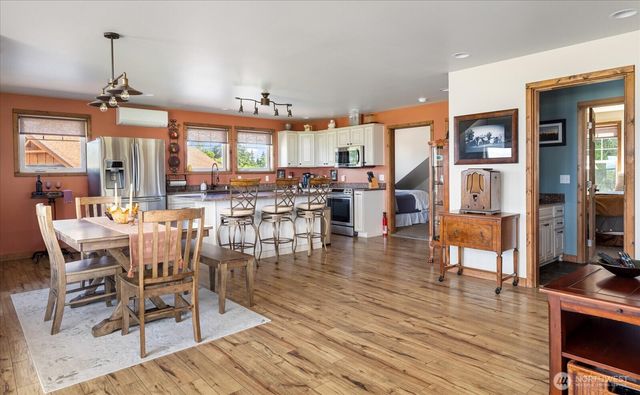 4764 Black Walnut Terrace, Clinton, WA 98236