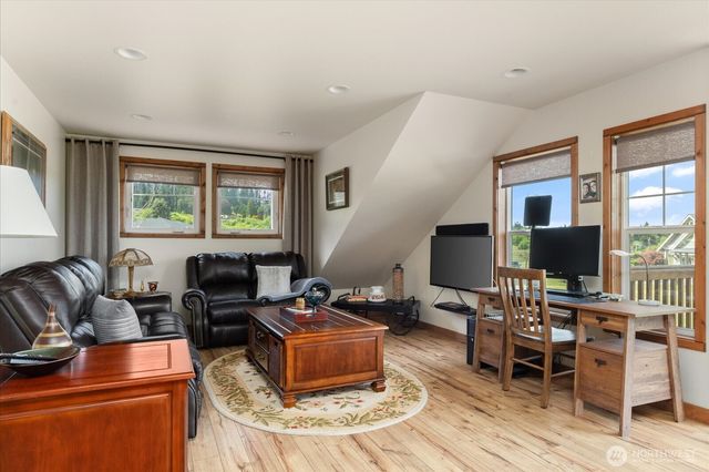 4764 Black Walnut Terrace, Clinton, WA 98236