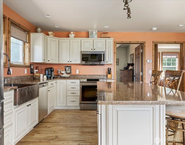 4764 Black Walnut Terrace, Clinton, WA 98236