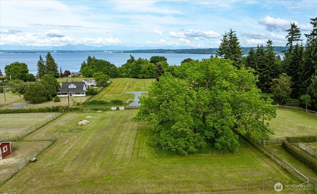 4764 Black Walnut Terrace, Clinton, WA 98236