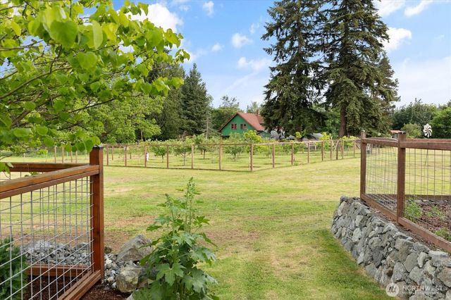 4764 Black Walnut Terrace, Clinton, WA 98236
