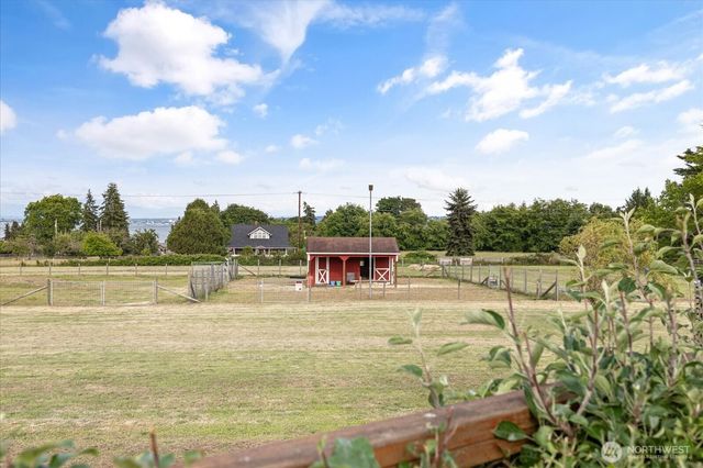 4764 Black Walnut Terrace, Clinton, WA 98236