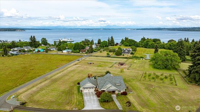 4764 Black Walnut Terrace, Clinton, WA 98236