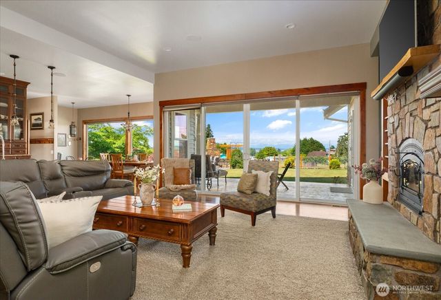4764 Black Walnut Terrace, Clinton, WA 98236