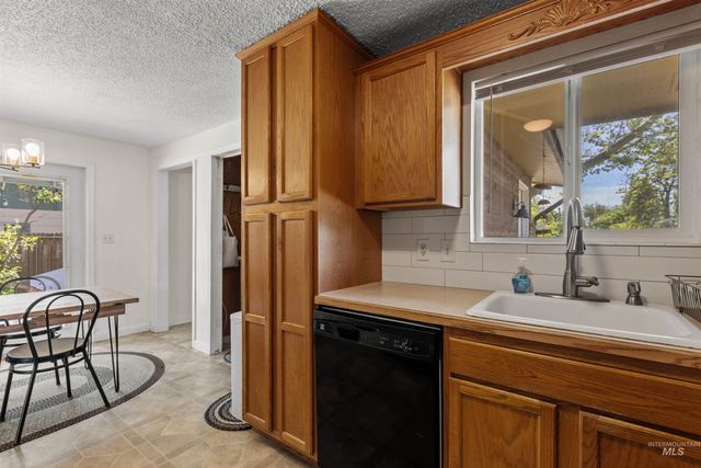 7100 W Pomona, Boise, ID 83704