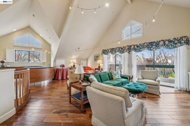 9 REGULUS COURT, Alameda, CA 94501