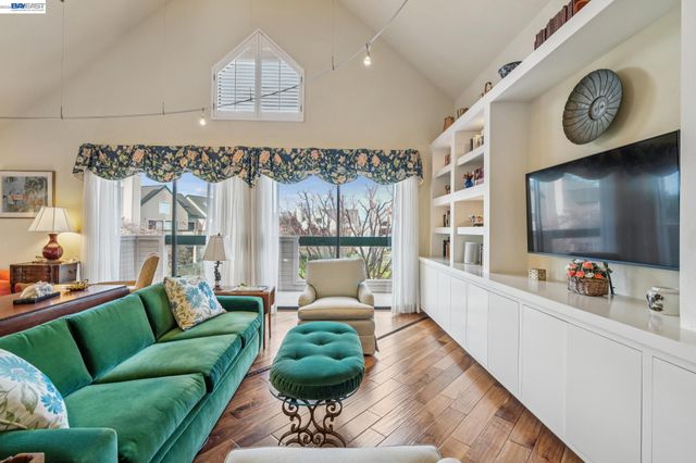 9 REGULUS COURT, Alameda, CA 94501