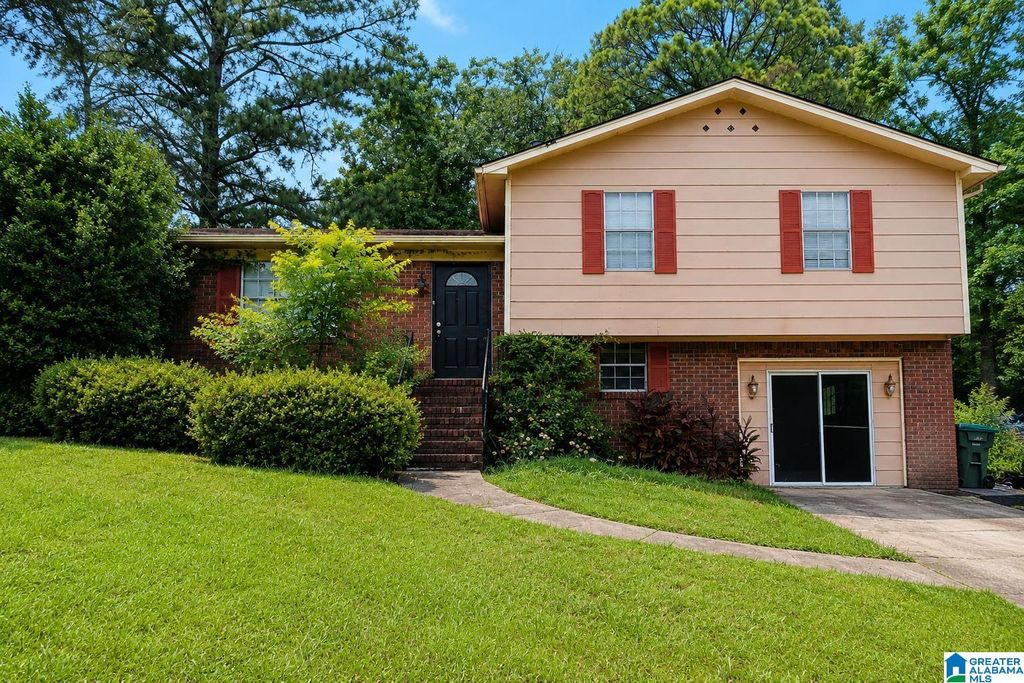 214 26TH COURT NW, Center Point, AL 35215