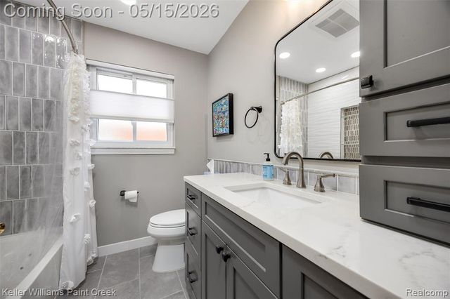 410 N Batchewana Street, Clawson, MI 48017