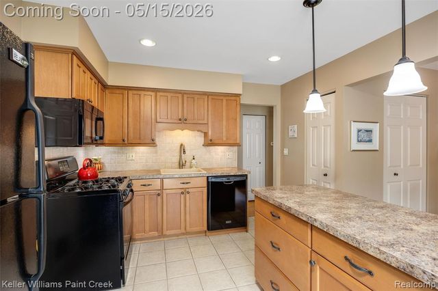 410 N Batchewana Street, Clawson, MI 48017