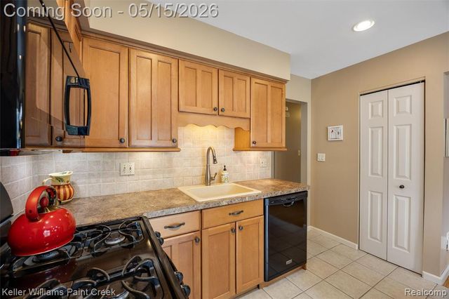 410 N Batchewana Street, Clawson, MI 48017