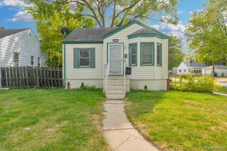 18904 Elkhart Street, Harper Woods, MI 48225