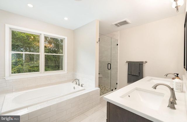 2736 PAPER MILL RD, Phoenix, MD 21131