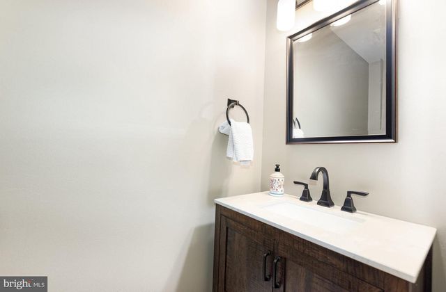 2736 PAPER MILL RD, Phoenix, MD 21131