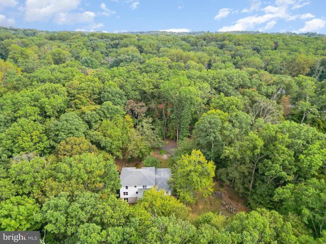 2736 PAPER MILL RD, Phoenix, MD 21131