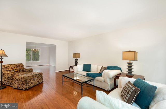 2736 PAPER MILL RD, Phoenix, MD 21131