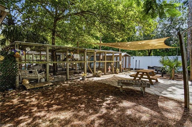5737 Hidden Oaks LN, Naples, FL 34119