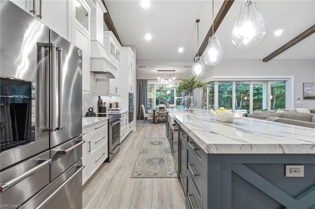 5737 Hidden Oaks LN, Naples, FL 34119