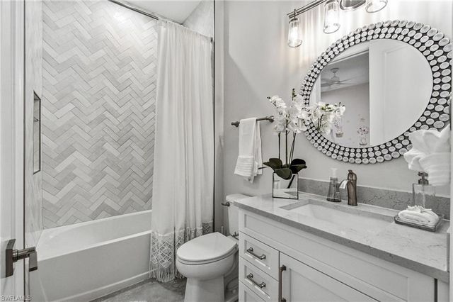 5737 Hidden Oaks LN, Naples, FL 34119
