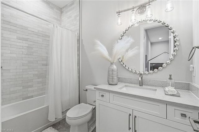 5737 Hidden Oaks LN, Naples, FL 34119