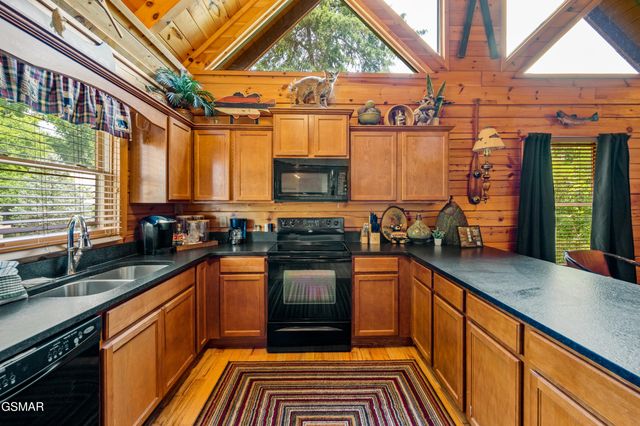 242 Alpine Mountain Way, Pigeon Forge, TN 37863