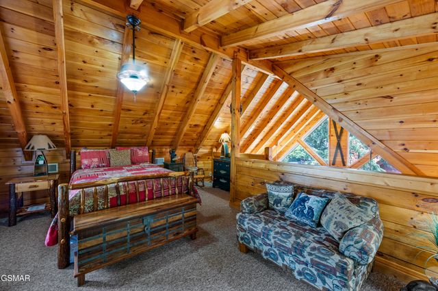 242 Alpine Mountain Way, Pigeon Forge, TN 37863