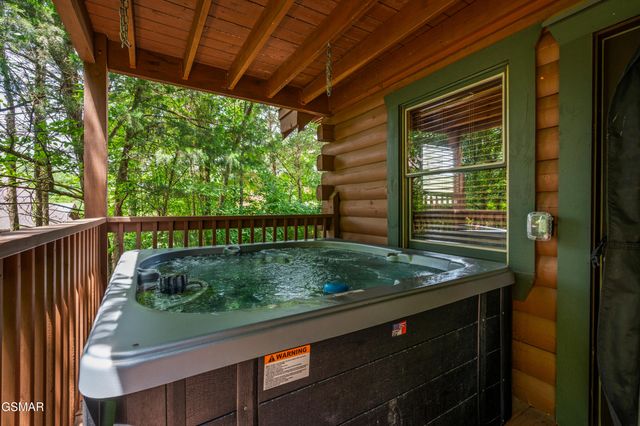 242 Alpine Mountain Way, Pigeon Forge, TN 37863