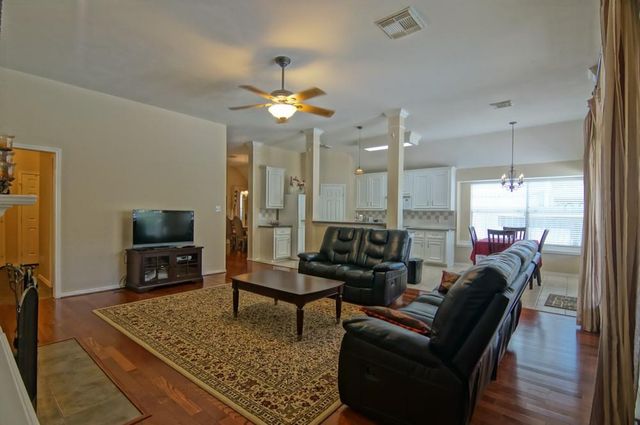 3819 Shady Breeze Dr, Houston, TX 77082