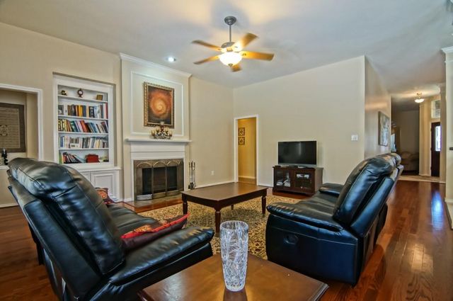 3819 Shady Breeze Dr, Houston, TX 77082