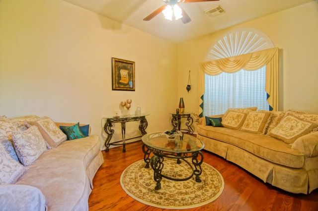 3819 Shady Breeze Dr, Houston, TX 77082