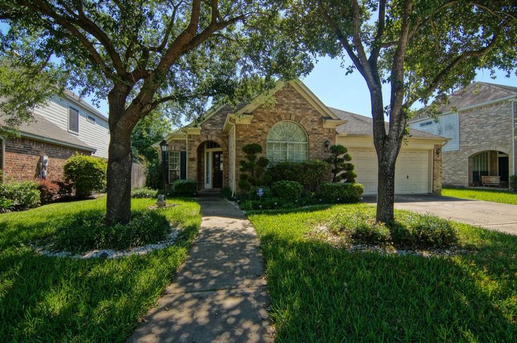 3819 Shady Breeze Dr, Houston, TX 77082