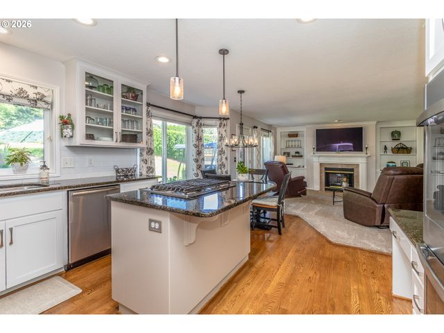 11801 Se SUNNY Way, Happy Valley, OR 97086