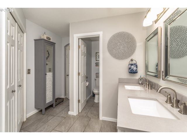 11801 Se SUNNY Way, Happy Valley, OR 97086