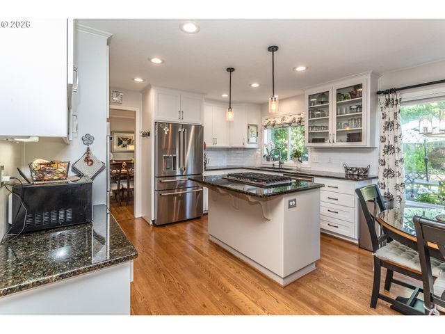 11801 Se SUNNY Way, Happy Valley, OR 97086