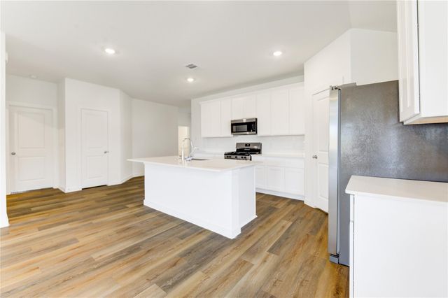 9027 Rose Water Trail, Iowa Colony, TX 77583