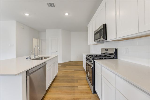 9027 Rose Water Trail, Iowa Colony, TX 77583