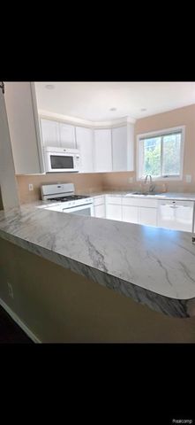 22521 Ira Boulevard, Warren, MI 48091