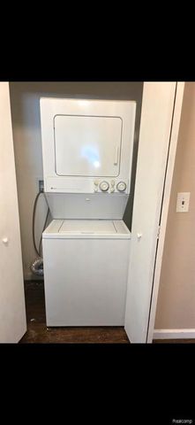 22521 Ira Boulevard, Warren, MI 48091