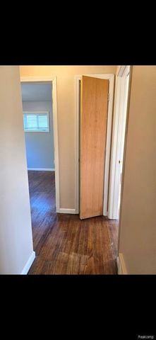 22521 Ira Boulevard, Warren, MI 48091
